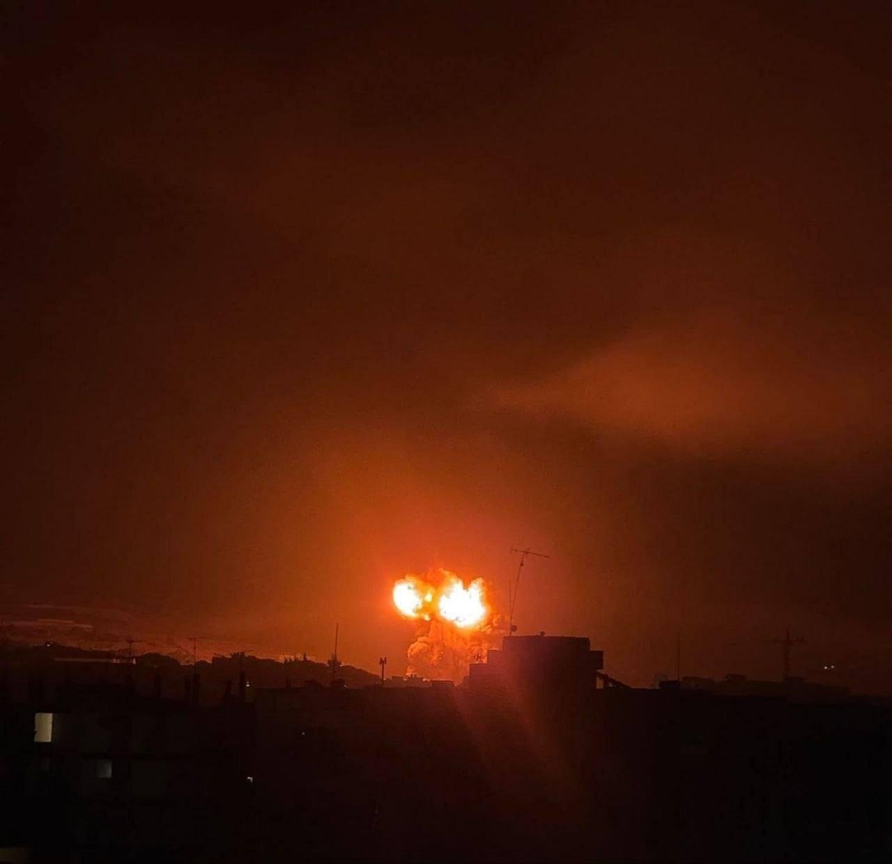 חגורת אש בדרום לבנון: גל תקיפות נרחב של חיל האוויר - פיצוצים עזים נשמעו בגליל